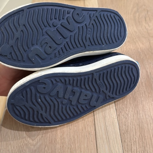 Navy Natives NWOT size 9 - Picture 2 of 2